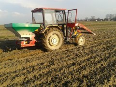 Ursus C-330 + rozsiewacz Promar