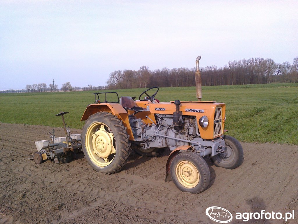 Zdjęcie Traktor Ursus C 330 574565 Galeria Rolnicza Agrofoto 3520