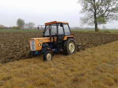 Ursus C - 355 + pług 3 skiby