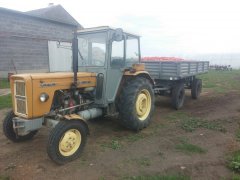 Ursus C-360 3P i przyczepa d732 z pomidorami