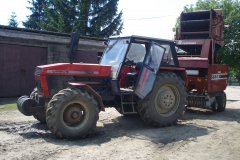 Ursus 1224 z prasą New Holland 5880