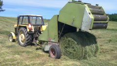 Ursus 902 i Claas Rollant 44