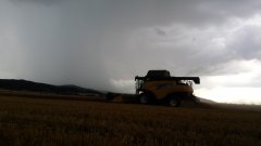 New Holland CR9070