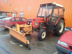 Zetor 7711 + pług + Rozsiewacz Motyl