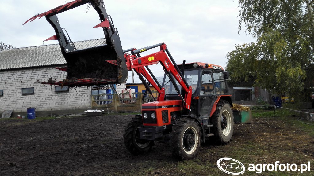 Fotografia ciagnik Zetor 6245 610774 Galeria rolnicza agrofoto