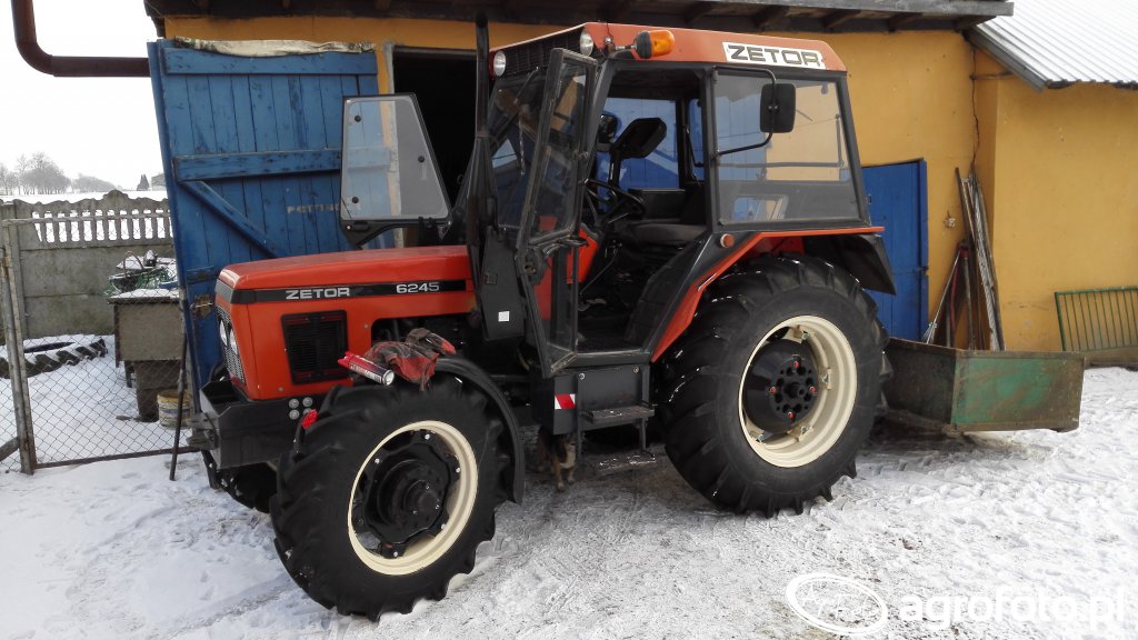 foto-traktor-zetor-6245-622600-galeria-rolnicza-agrofoto