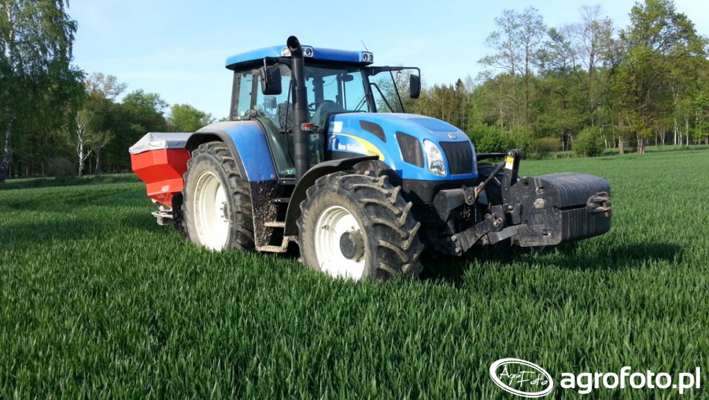 New Holland TVT195 & Rauch Axis 30.1