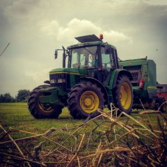 John Deere 6210