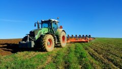 Fendt 927 Vario & Kuhn Multi Leader 8