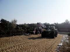 Farmer F-8244 C2 & Deutz-Fahr 5105.4 G HD