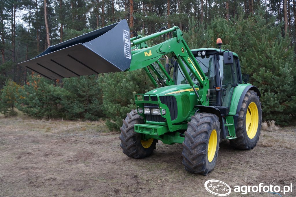 John Deere 6320