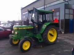 John Deere 2130