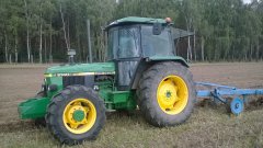 John Deere 2140