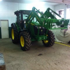 John Deere 5085M