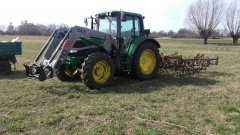 John Deere 6220 i agregat.