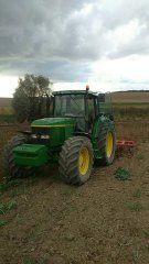 John Deere 6910 