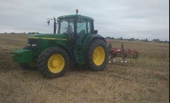 John Deere 6910