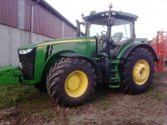 John Deere 8320R