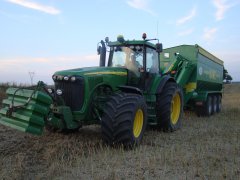 John Deere 8520