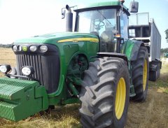 John Deere 8520