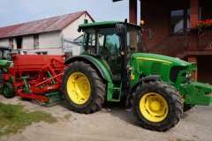 John Deere z agregatem siewnym Unia