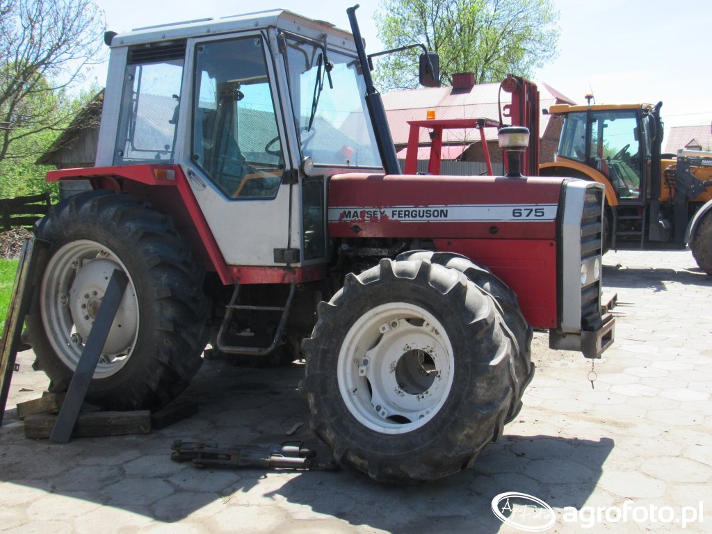 Massey Ferguson 675