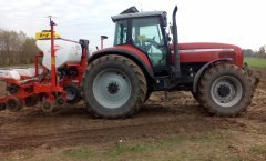 Massey Ferguson 8250 i siewnik Kuhn