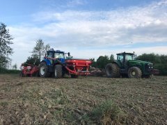 New Holland T.235 & John Deere 8130