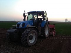 New Holland T6080+zestaw uprawowo siewny Famarol