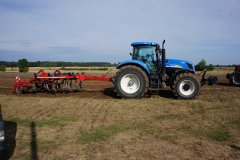 New Holland T7030 Auto Command + Horsch Tiger 3