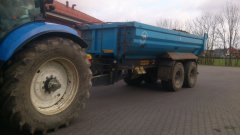 New Holland t7030 i Przyczepa budowlana firmy Wielton.