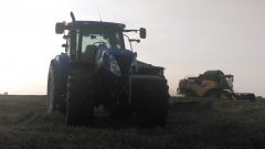 New Holland T7030