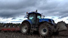 New Holland T7040