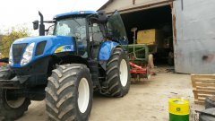 New Holland T7050