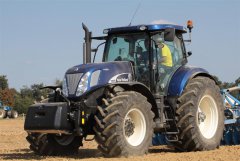 New Holland T7070 Bluepower