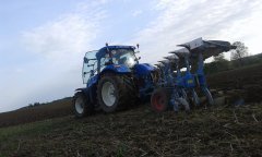 New Holland T7.220 AC & Lemken