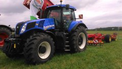 New Holland T8