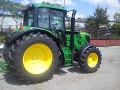 John Deere 6105M