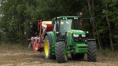 John Deere 6115M + siewnik Pneusej Pluma 300