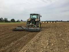 John Deere 6140r i Lemken Kompaktor K400