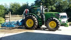 John Deere  6215r