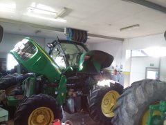 John Deere 6120