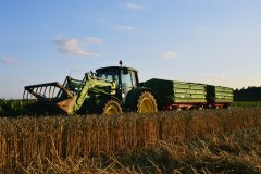 John Deere 6330 & 2x Pronar 8t