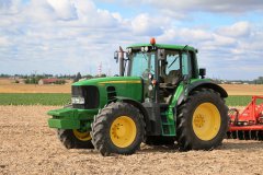 John Deere 6830