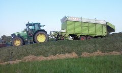 John Deere 6830