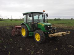 John Deere 5055E