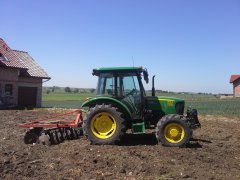 John Deere 5055E