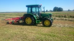 John Deere 5065E i Kverneland taarup 9039