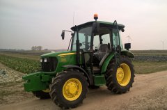 John Deere 5065E