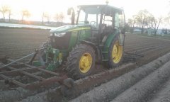 John Deere 5075m